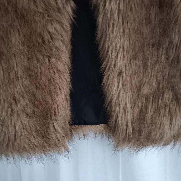 TANMING Faux Fur Vest XS Pockets Hook & Loop Fasteners Waist Length - Picture 3 of 10